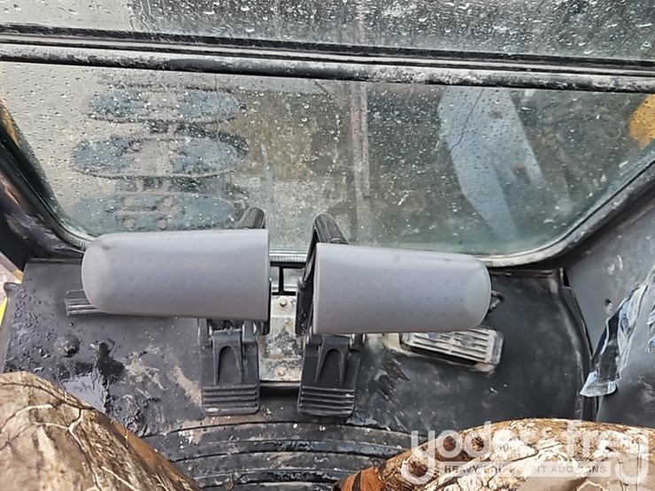 2020-deere-85g-image-36