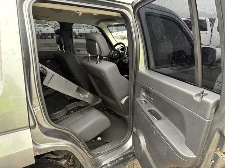 2012-jeep-liberty-image-13