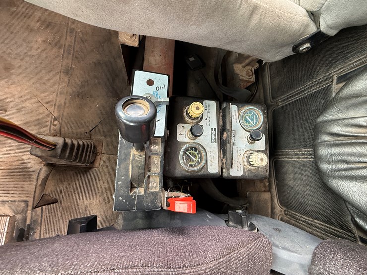 #1056-•-1989-mack-quad-axle-dump-truck-image-47