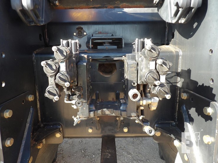 new-holland-t9040-image-7