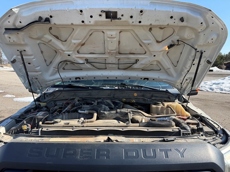 2014-ford-f550-xl-image-33