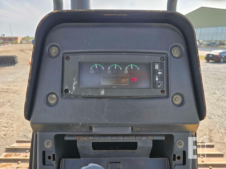 2016-deere-700k-lgp-image-12