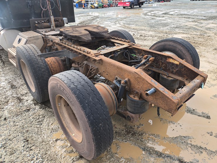 2014-massey-ferguson-8-image-21