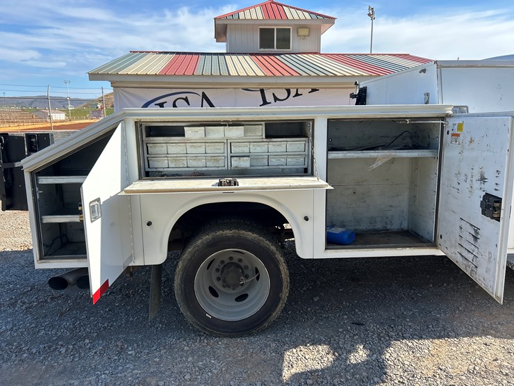 2012-ford-f550-image-24