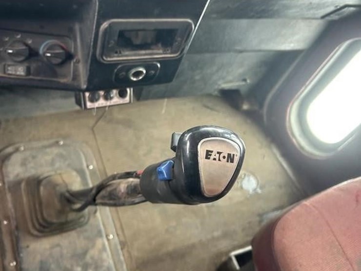 1997-peterbilt-357-image-51