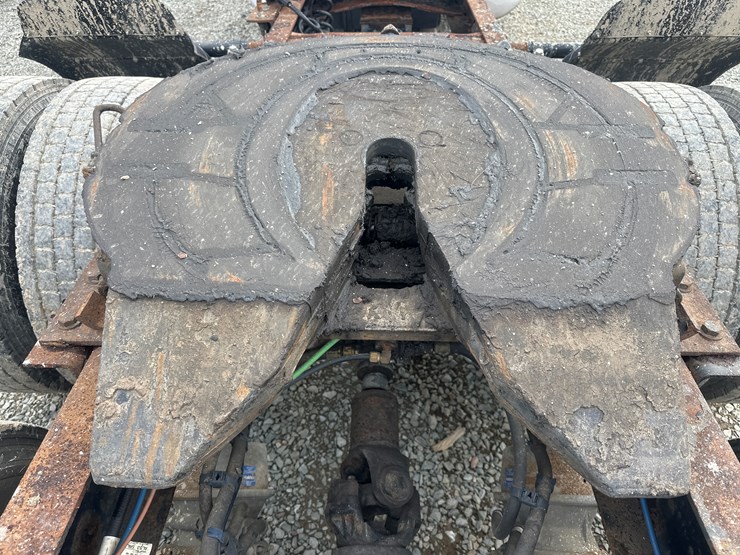 2017-massey-ferguson-8-image-27