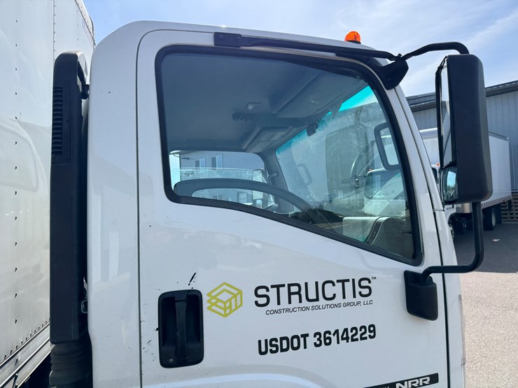 2019-isuzu-nrr-image-16