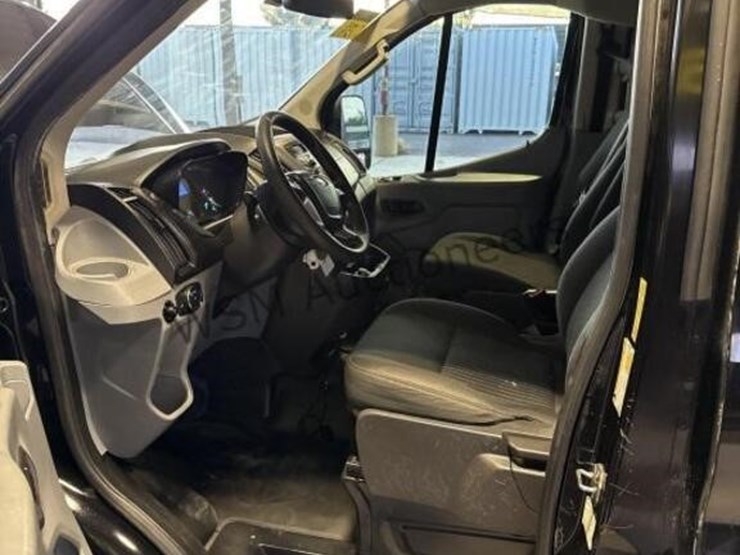 2019-ford-transit-image-27