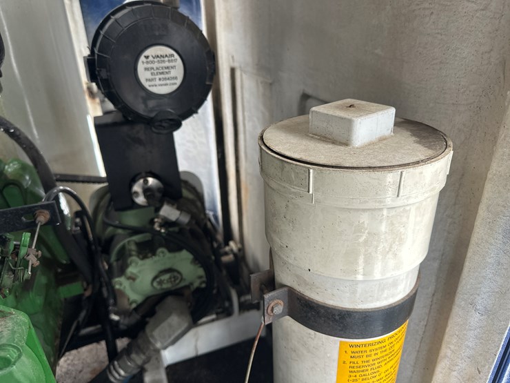 2012-massey-ferguson-8-image-33