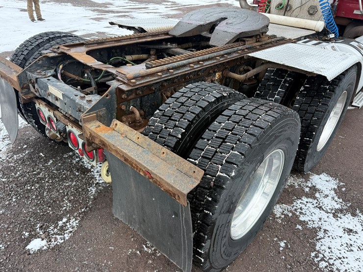 2011-kenworth-t800-image-22