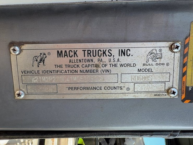 2001-mack-rd688s-image-38