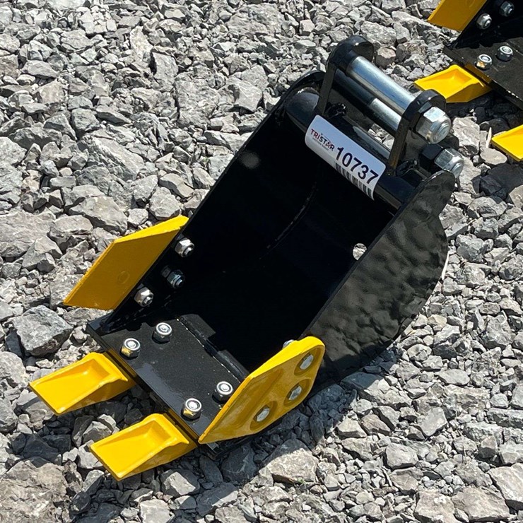 Unused 2026 CE 8" Toothed Bucket