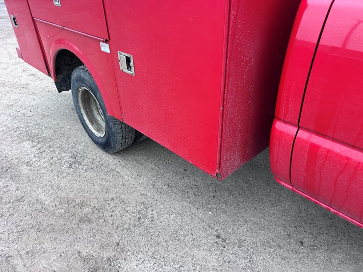 2003-gmc-3500-image-25