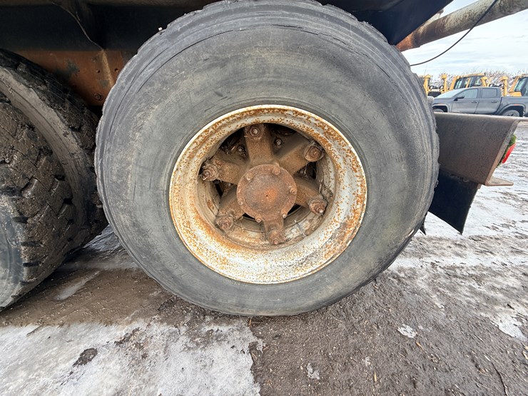 1999-mack-dm690-image-45