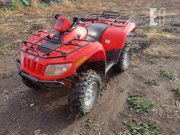 2009-caterpillar-550-image-1