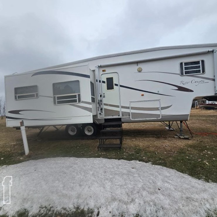 2006 RIVER CANYON 5TH WHEEL CAMPER
