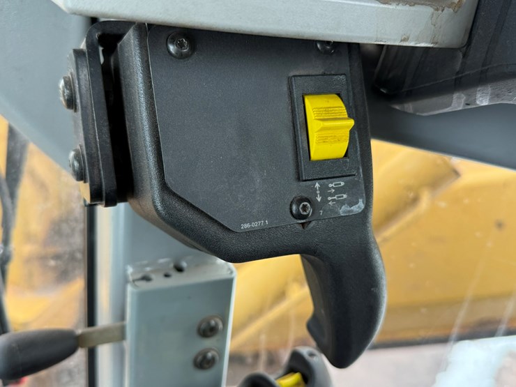 caterpillar-160m-image-103