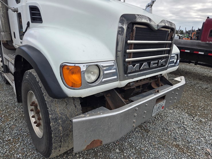 2006-massey-ferguson-8-image-9