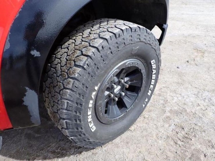 2010-ford-f150-raptor-image-43