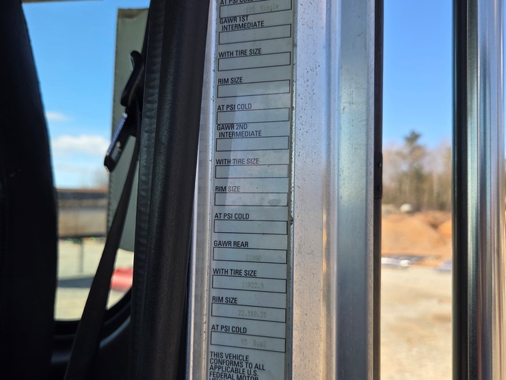 2013-peterbilt-337-image-66