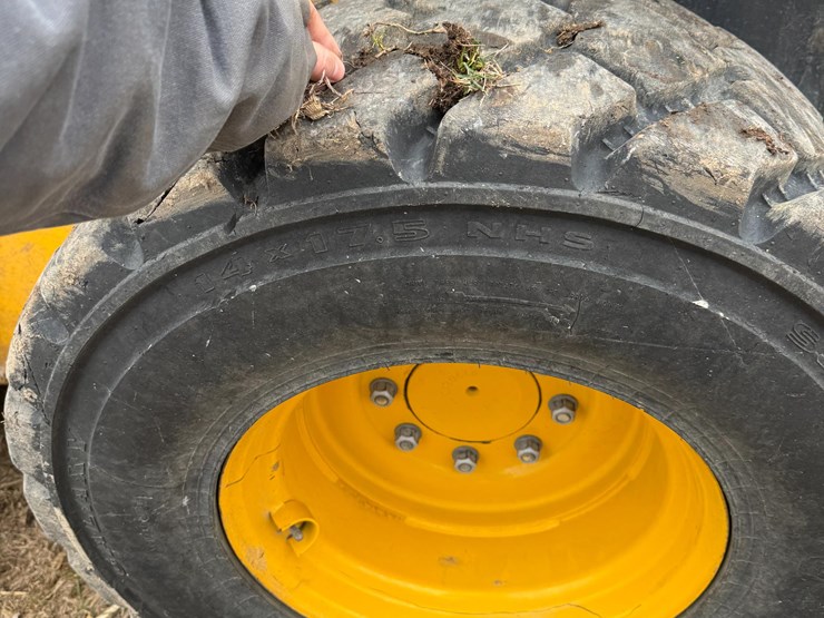 2022-deere-332g-image-13