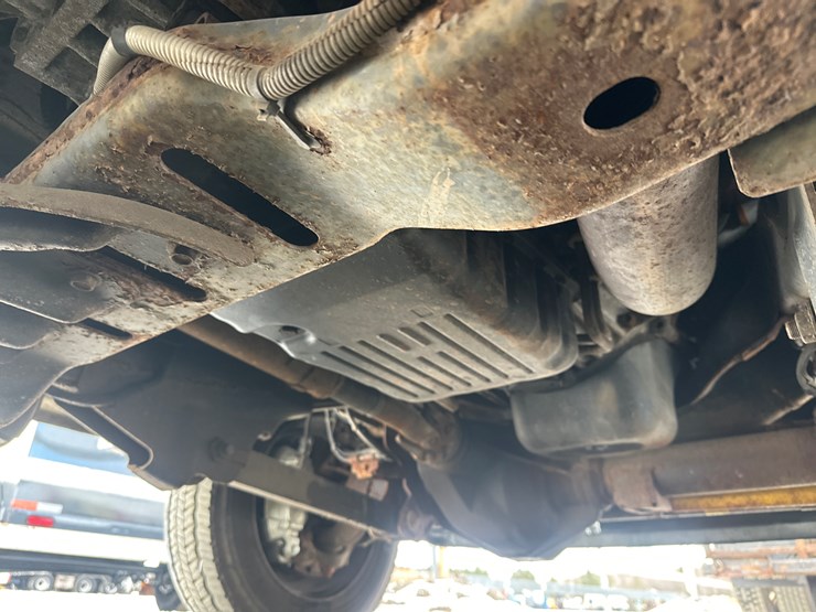 2012-massey-ferguson-8-image-60