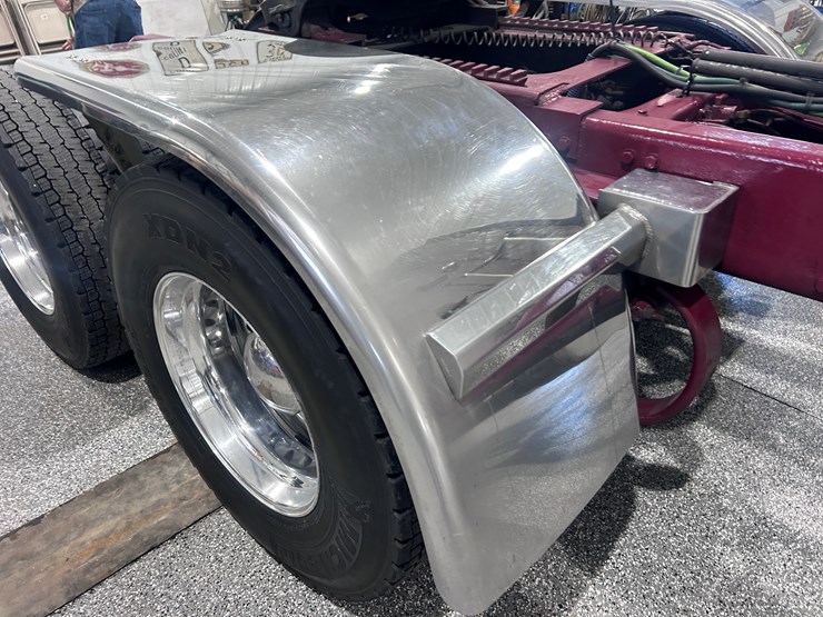 2007-peterbilt-379-image-30