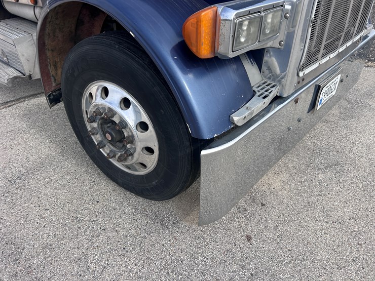 2000-peterbilt-379-image-21