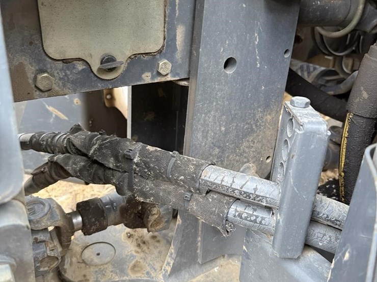 new-holland-tv140-image-24