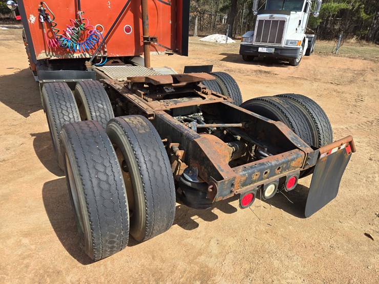 #1515-•-2005-international-9400i6x4-sleeper-cab-truck-tractor-image-20