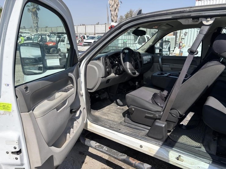 2012-gmc-sierra-2500-image-13