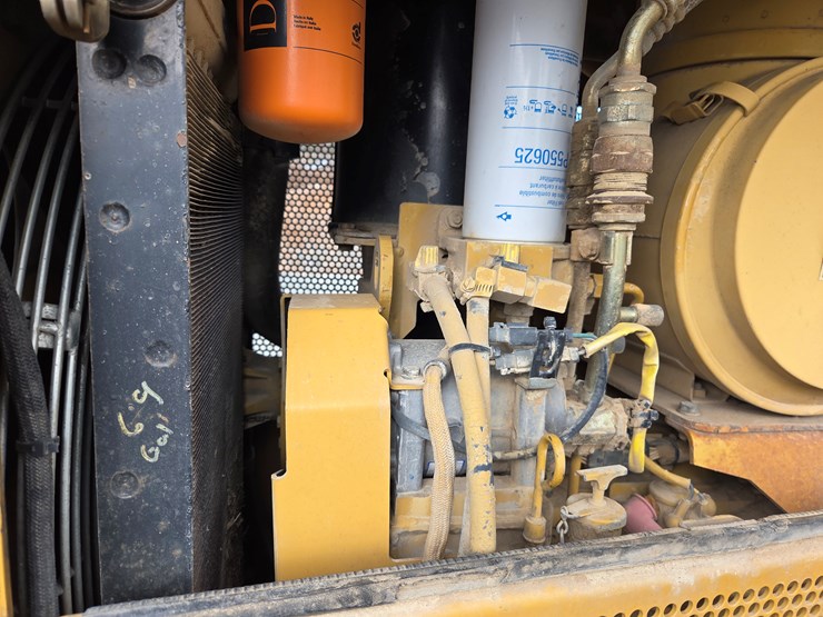 caterpillar-d6n-xl-image-21