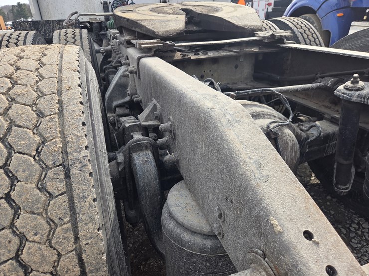 2007-peterbilt-579-image-23