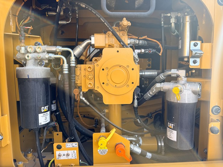 #1968-•-caterpillar-excavator-image-37