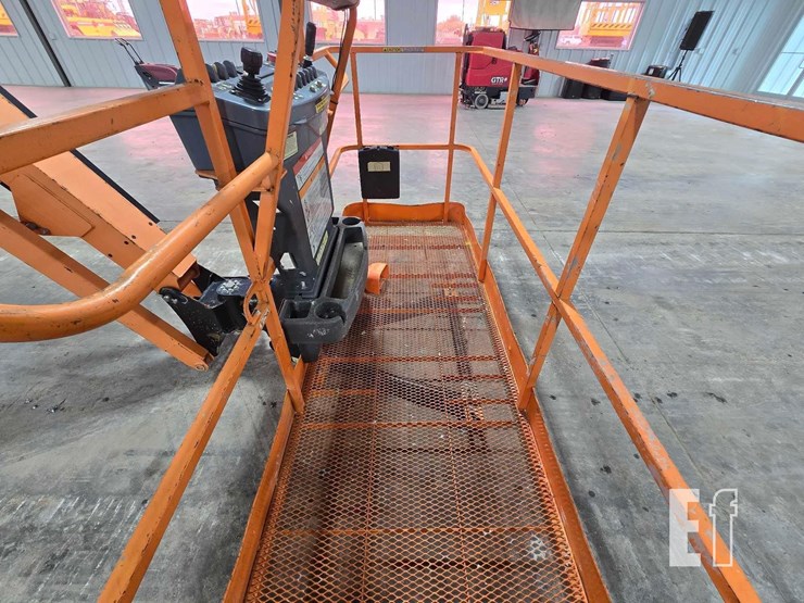 2019-jlg-460sj-image-10