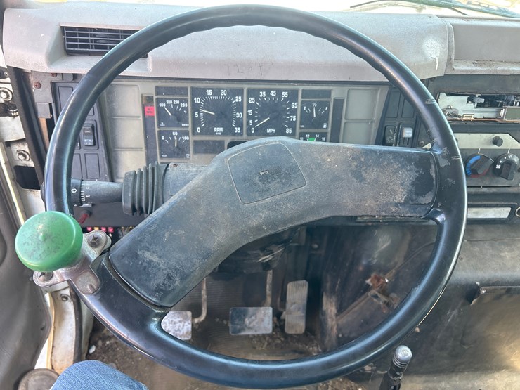 1998-international-4700-image-13