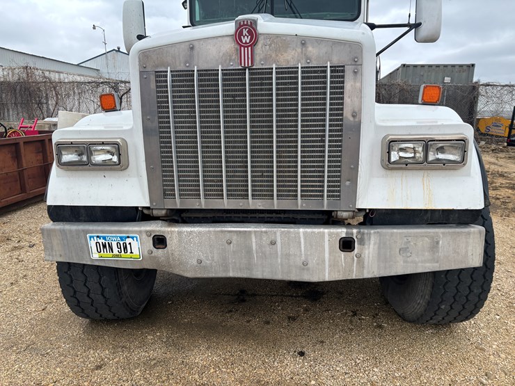 2004-kenworth-w900-image-14