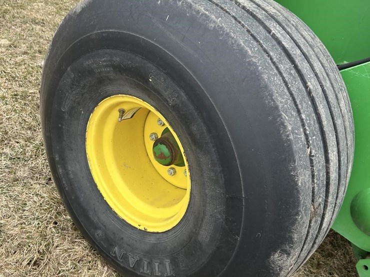 2011-john-deere-568-image-61