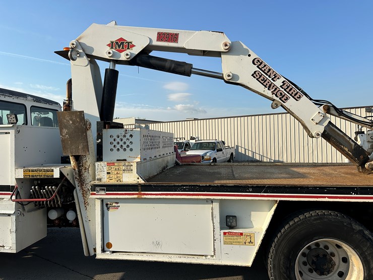 freightliner-fl70-image-14