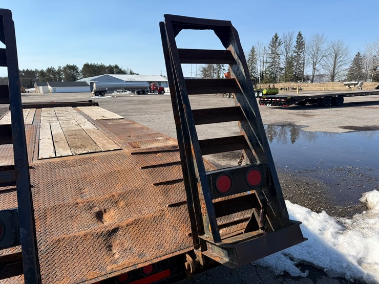 #1099-•-butler-26'-equipment-trailer-image-10