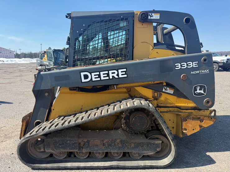 deere-333e-image-2