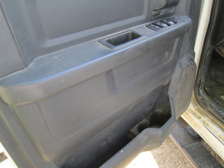 2012-dodge-2500-image-26