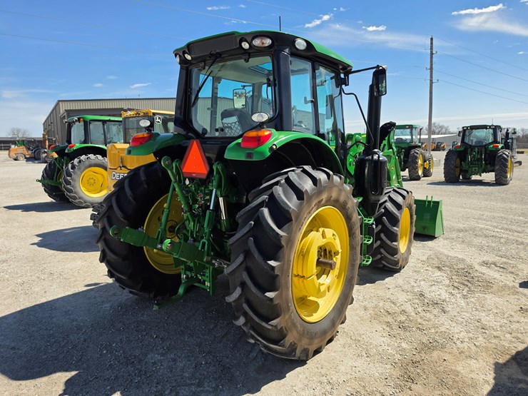 2021-john-deere-6140m-image-10