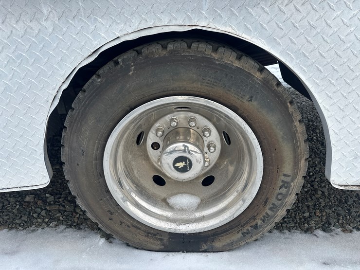 2012-massey-ferguson-8-image-73