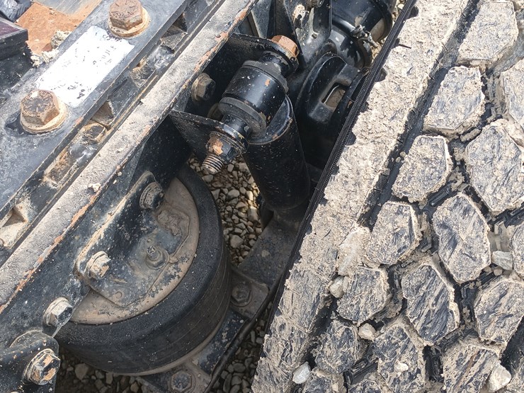 2012-massey-ferguson-8-image-20