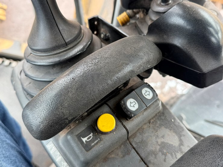 caterpillar-160m-image-101