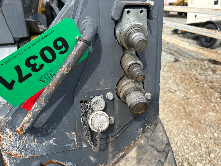 2020-deere-332g-image-18