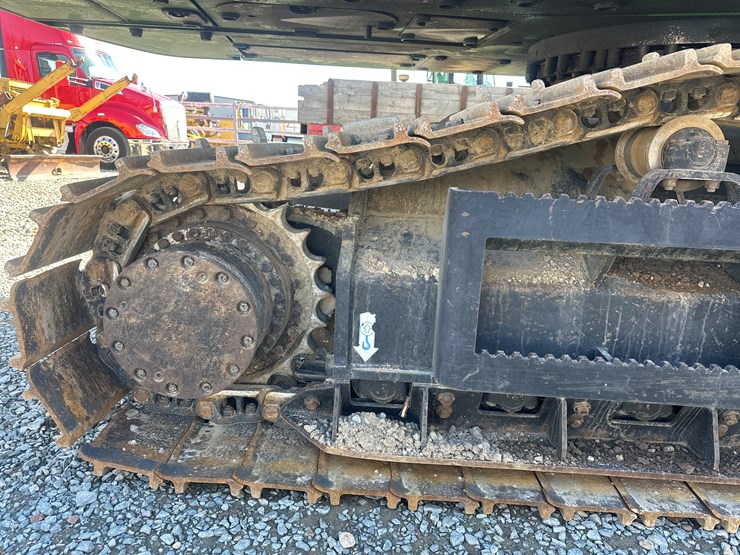 2016-deere-2154d-image-86