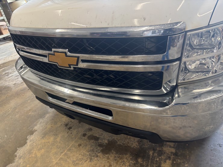 2013-chevrolet-3500-image-13