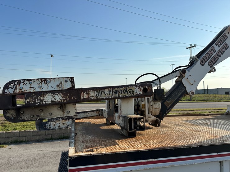 freightliner-fl70-image-18